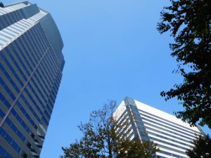 【不当解雇の定義】会社がうけるダメージと弁護士に相談する費用について