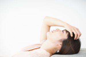 欠勤とは？休暇との違いや企業向けに給与の計算方法を解説