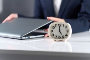フレックスタイム制の清算期間とは？しくみや計算方法をわかりやすく解説