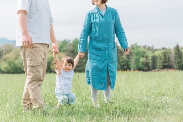 前妻の子に相続させない方法4つ【後妻や子どもに生前贈与するときの注意点】