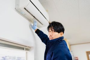 賃貸物件のエアコン用ビス穴は原状回復が必要？かかる費用や修復方法まで