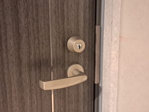 賃貸物件のドアを壊した費用はいくらかかる？修理方法やトラブル対策