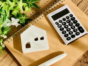敷金とクリーニング代は両方預ける？違いや相場について解説