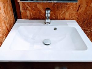 賃貸物件の洗面台が割れた時の対処法！費用負担や予防策まで