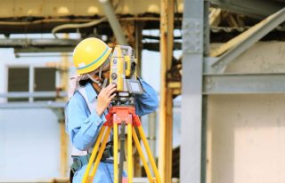土地の測量費用は必要経費に含まれる？取得価額・譲渡費用に含まれる費用例まとめ