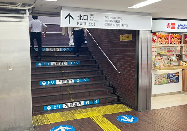 町田駅に到着したら「小田急線の北口」を目指してください。JRで来た方はまず、小田急線まで歩きます。