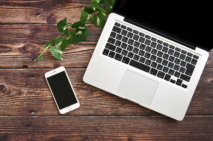 パソコンとスマートフォンのイメージ